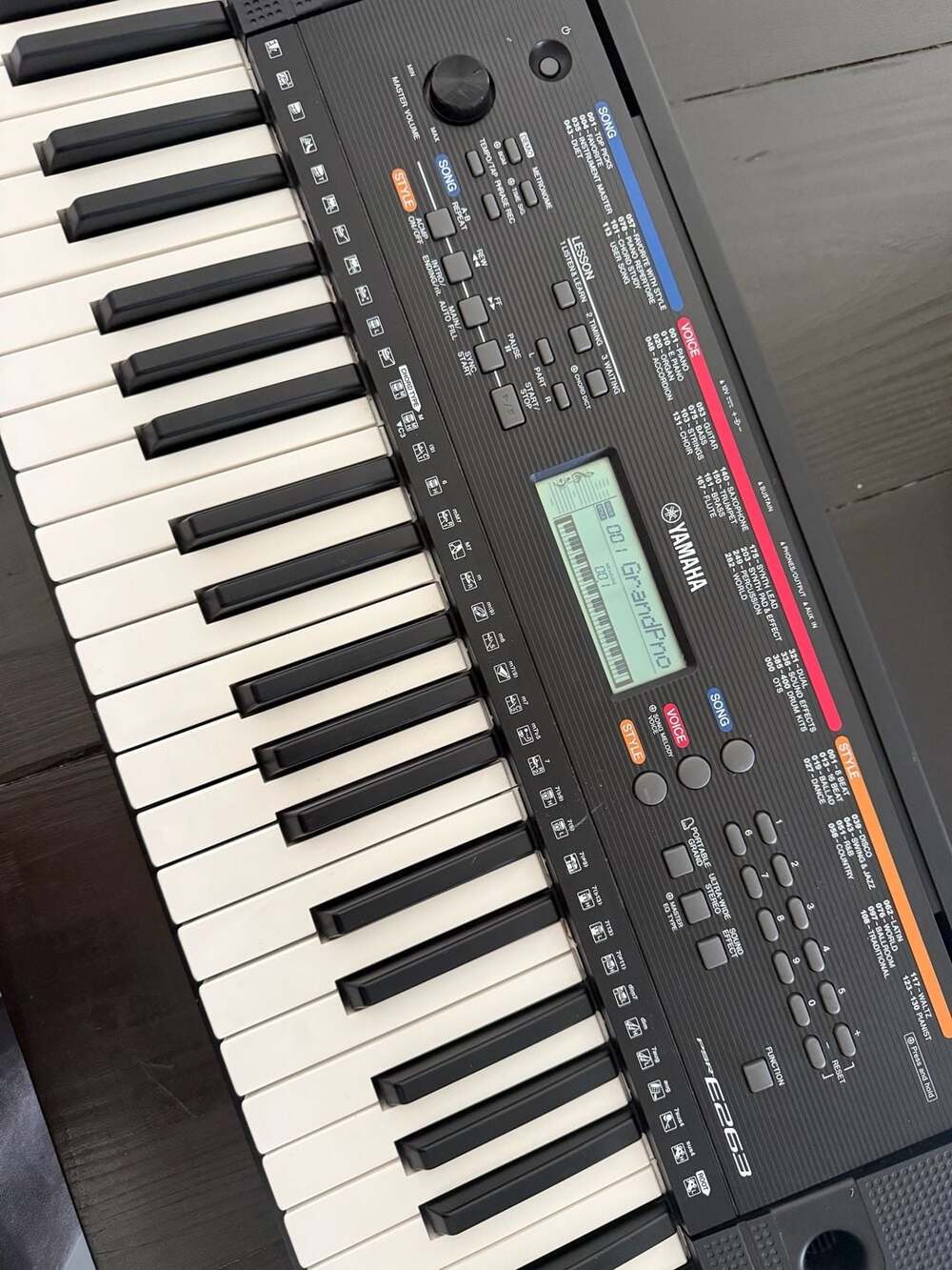 Yamaha PSR-E263 61-Key Portable Digital Keyboard  Tested !!